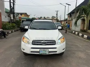 Toyota RAV4 2010 White