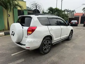 Toyota RAV4 2010 White