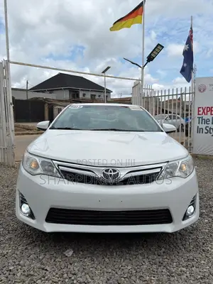 Toyota Camry XLE 4dr Sedan (2.5L 4cyl 6A) 2012 White