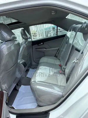 Toyota Camry XLE 4dr Sedan (2.5L 4cyl 6A) 2012 White