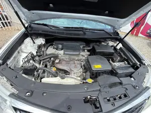 Toyota Camry XLE 4dr Sedan (2.5L 4cyl 6A) 2012 White