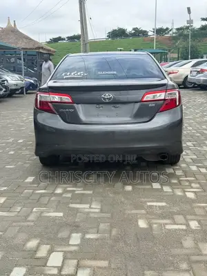 Toyota Camry SE 4dr Sedan (2.5L 4cyl 6A) 2014 Gray