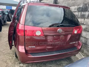Toyota Sienna 2007 Red