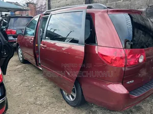 Toyota Sienna 2007 Red