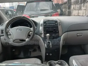 Toyota Sienna 2007 Red