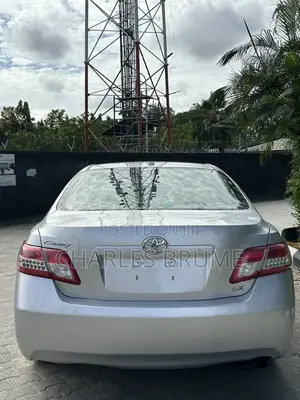 Toyota Camry LE 4dr Sedan (2.5L 4cyl 6AM) 2010 Silver