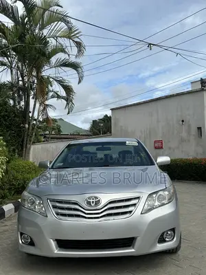 Toyota Camry LE 4dr Sedan (2.5L 4cyl 6AM) 2010 Silver