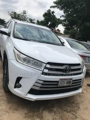 Toyota Highlander SE 2019 White