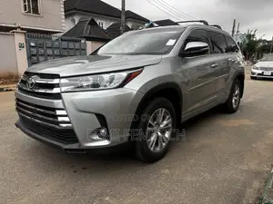 Toyota Highlander XLE V6 4x4 (3.5L 6cyl 6A) 2016 Silver
