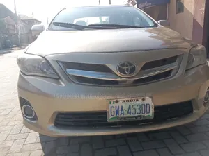 Toyota Corolla 2010 Gold