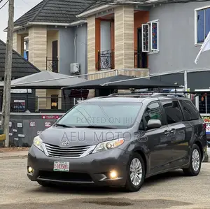 Toyota Sienna XLE 7 Passenger (3.5L 6cyl 6A) 2016 Gray