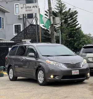 Toyota Sienna XLE 7 Passenger (3.5L 6cyl 6A) 2016 Gray