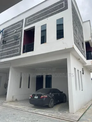 3bdrm Townhouse / Terrace in Oke Ira / Ajah for rent