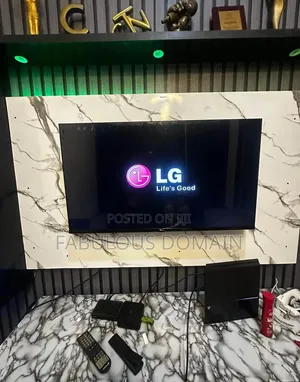 Used 45 Inch LG framelessTV Non Smart