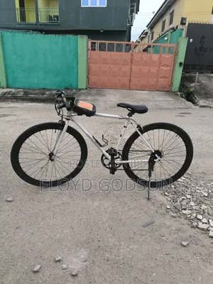 Road Bicycle With Gears – Clean & Working