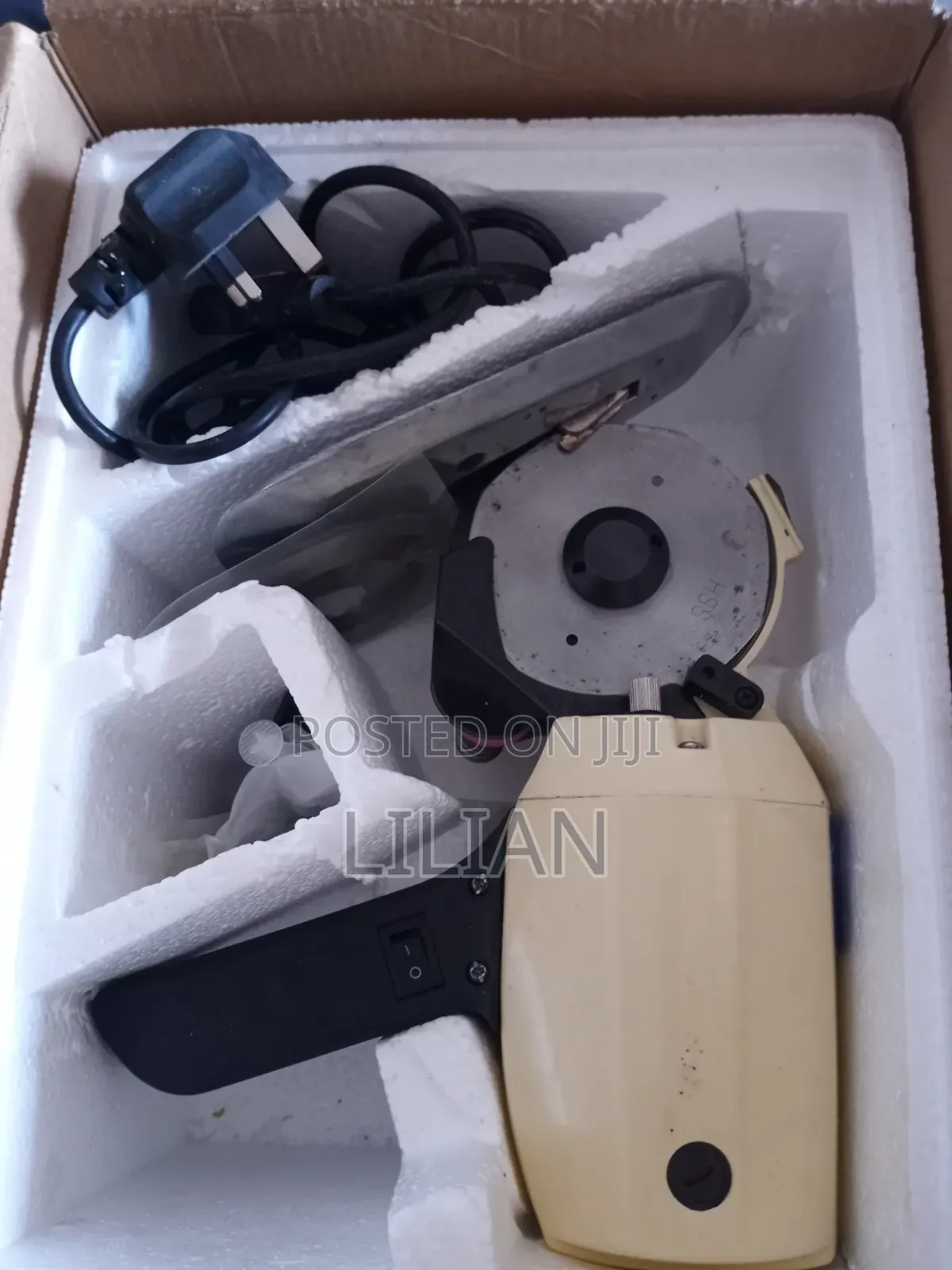 Cloth Cutting Machine