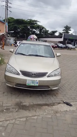 Toyota Camry 2004 Gold