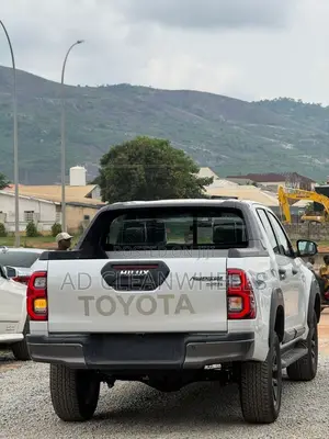 New Toyota Hilux 2025 White