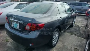 Toyota Corolla LE 4dr Sedan (1.8L 4cyl 4A) 2010 Gray