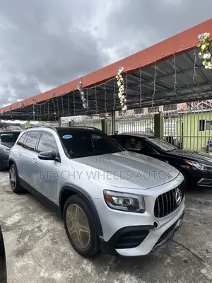 Mercedes-Benz GLB-Class 2022 Silver