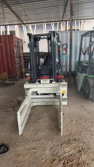 Clamp-Type Forklift – 3 Ton