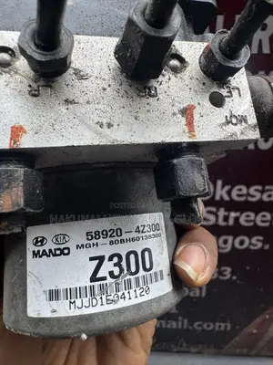 Hyundai Santa Fe 2017 ABS Brake Pump & Control Module