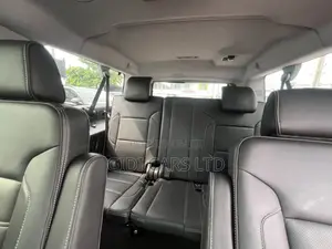 GMC Yukon Denali 4dr SUV (6.2L 8cyl 8A) 2015 Silver