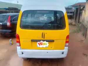 Suzuki APV Minibus 2005 Yellow