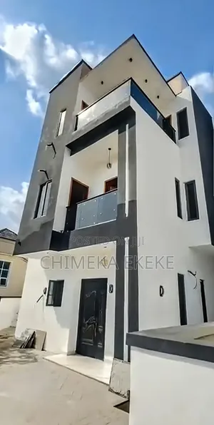 5bdrm House in Magodo Isheri for sale