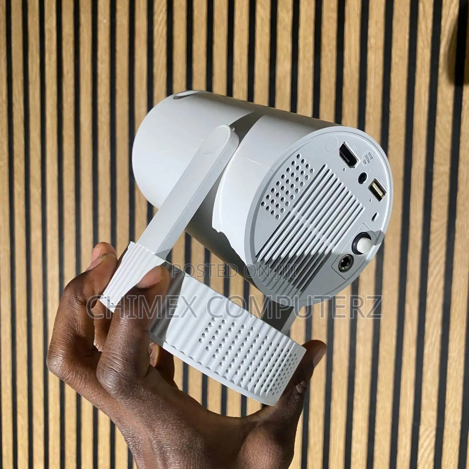 Hy300 Rechargeable Projector + Inbuilt Speaker