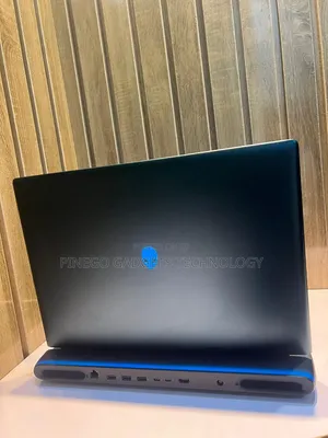 New Laptop Alienware 18 Area-51 32GB Intel Core Ultra 9 SSD 1T