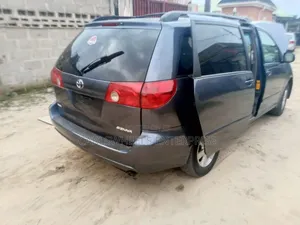 Toyota Sienna LE 4WD 2007 Gray
