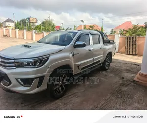 Toyota Hilux 2018 White