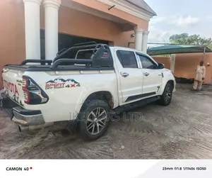 Toyota Hilux 2018 White