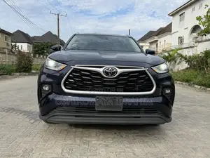 Toyota Highlander XLE 2021 Blue