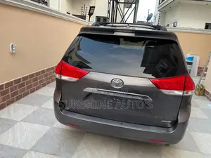 Toyota Sienna Limited FWD 7-Passenger 2013 Gray