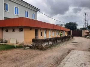 10 Rooms Detached Bungalow