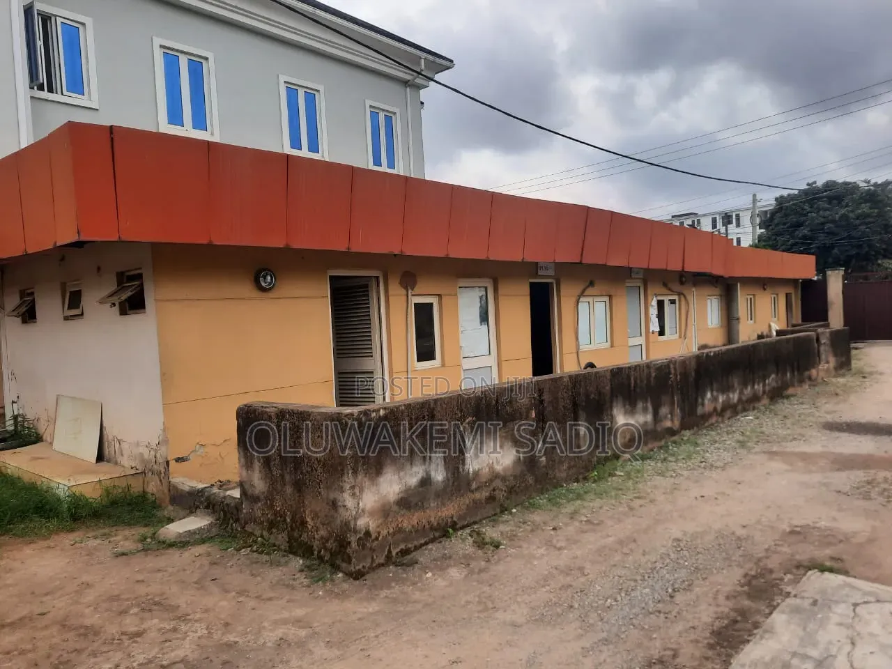 10 Rooms Detached Bungalow