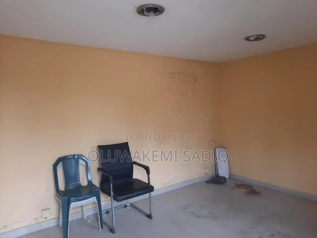 10 Rooms Detached Bungalow