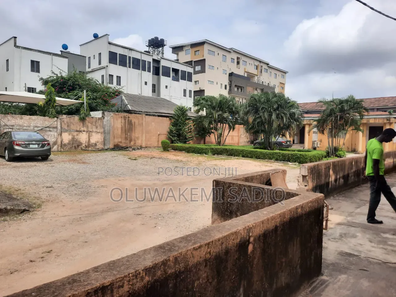 10 Rooms Detached Bungalow