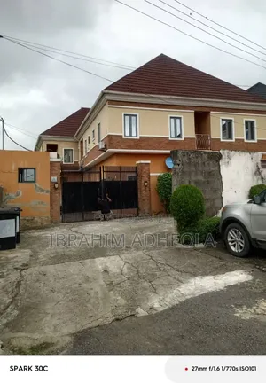 3bdrm Block of Flats in Omole Phase 2 for sale