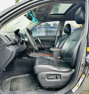 Toyota Highlander SE 2012 Gray