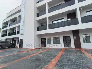 4bdrm Townhouse/Terrace in Yaba, Onike for sale