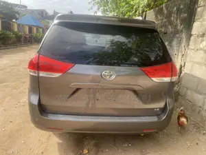Toyota Sienna 2011 Gray