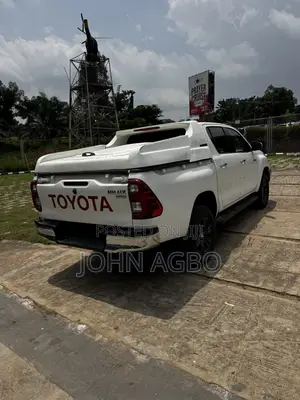 Toyota Hilux 2021 White