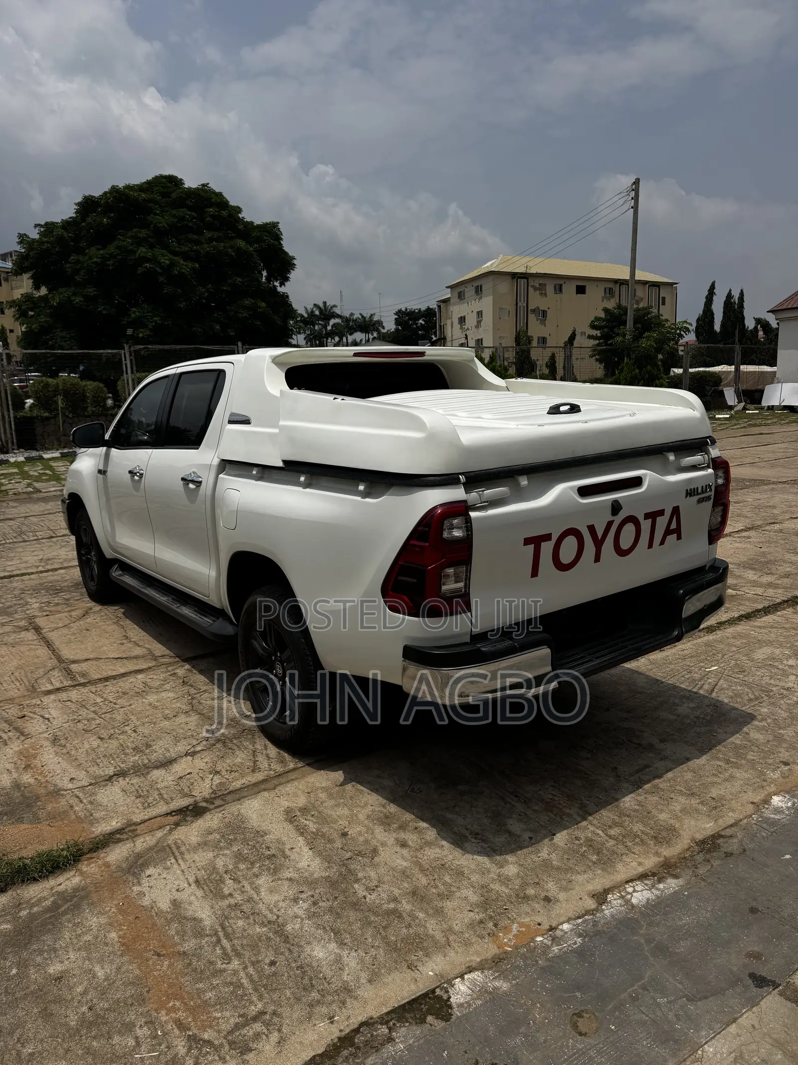 Toyota Hilux 2021 White