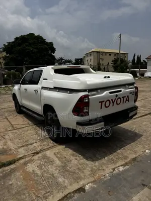 Toyota Hilux 2021 White
