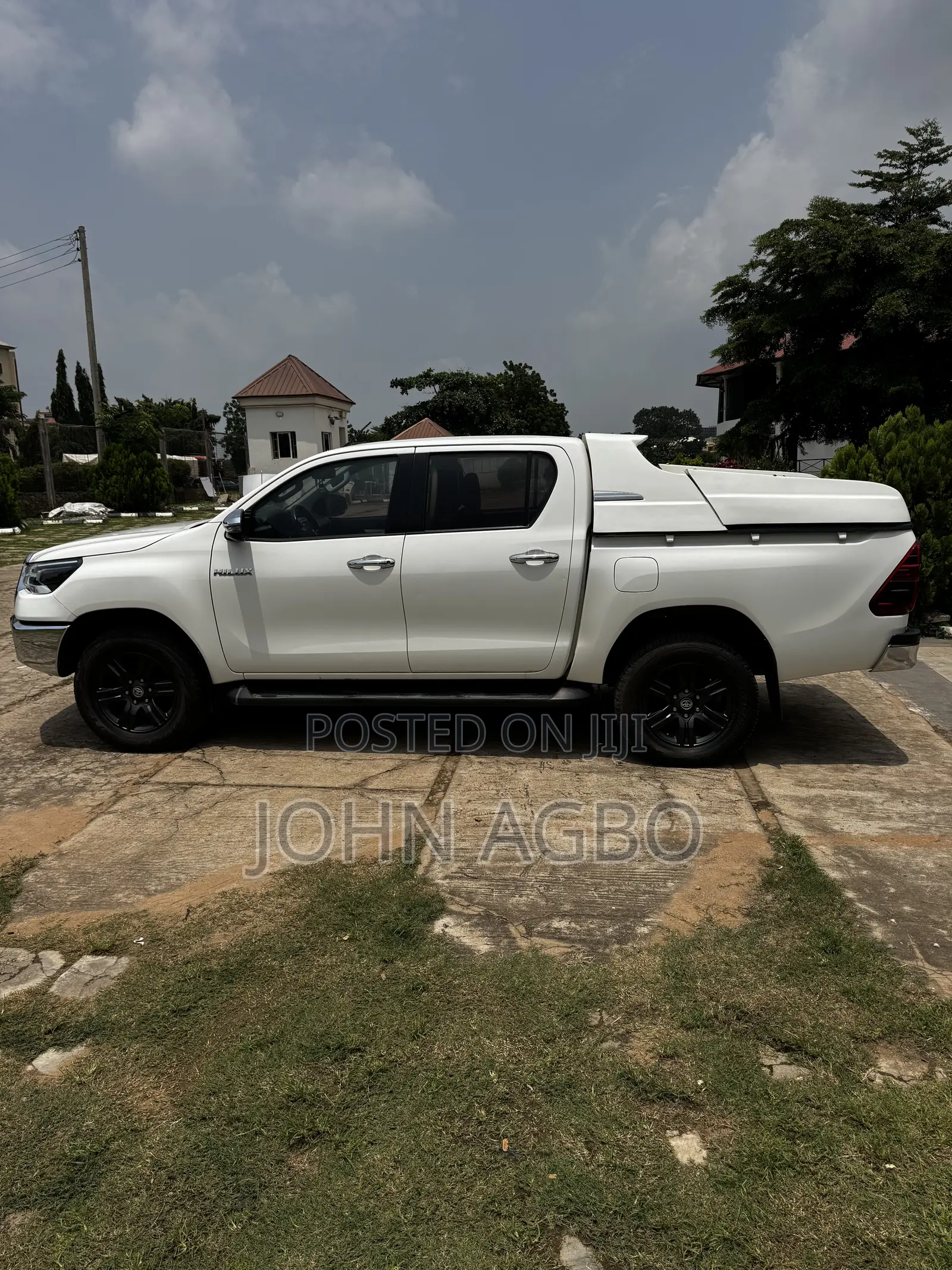 Toyota Hilux 2021 White