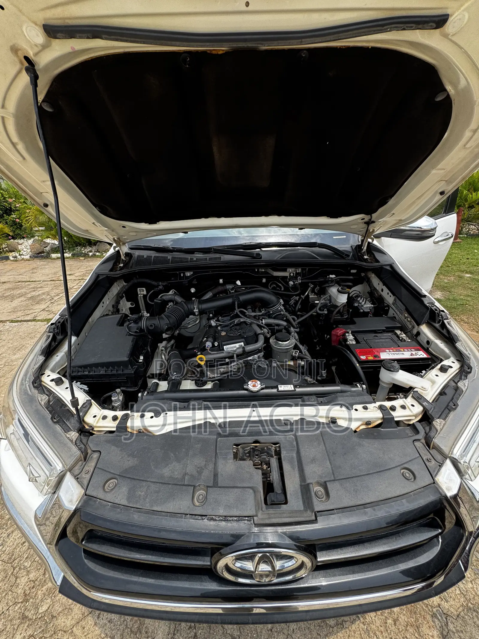 Toyota Hilux 2021 White