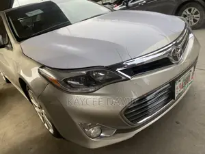 Toyota Avalon Limited Sedan FWD (3.5L 6cyl 6A) 2013 Gold